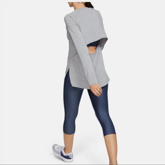 Under Armour - Long Sleeve Loose Athletic Top NWT - Picture 3 of 12